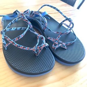 Woman’s size 12 chacos.